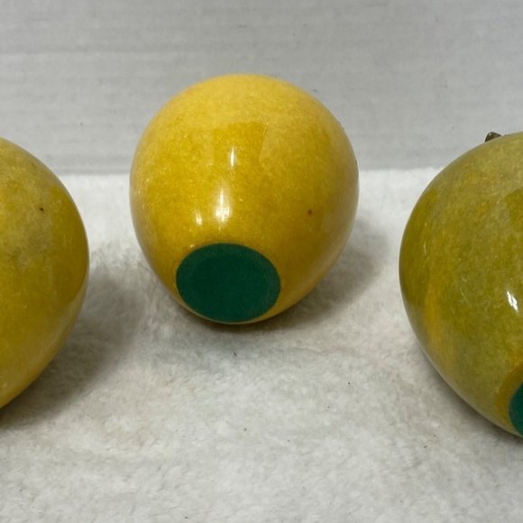 COPY - Alabaster Apples Set of 3 Golden Delicious Fruit Display Paperweight Vin… - Picture 3 of 6
